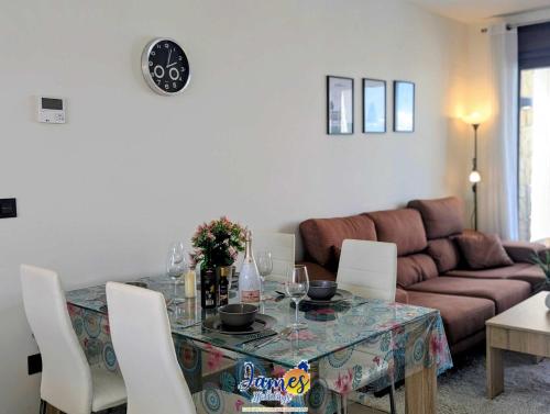 Sunny 2 Bed Retreat with Pool View LB86