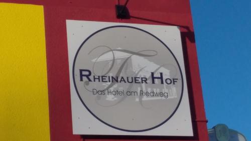a sign for a reinker hofer dog hotel on receiver at Rheinauer Hof - bed & breakfast in Mannheim