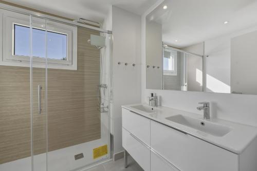 3024 Bright Apartment With Terrace