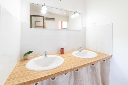 a bathroom with two sinks and a mirror at Case di Mare Chalet Bignone in Cervione