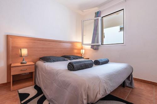 a bedroom with a bed with two pillows on it at L'Escapade Corse - À 80 mètres de la plage in San-Nicolao