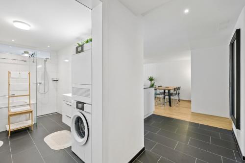 Central, Elegant & Modern Apartment