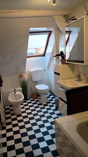 a bathroom with a toilet and a sink at Eulen- & Altstadtnest in Peine