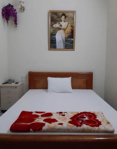 a bedroom with a bed with red blood on it at Thùy Dung 62 in Ha Long