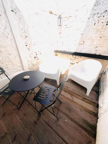 a room with two chairs and a table and chairs at Le studio terrasse Béthunois - Appart hôtel centre climatisé - All confort in Béthune