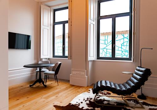 18th Century Italia Suite with Historic Charm & Modern Luxury in Central Porto 2N