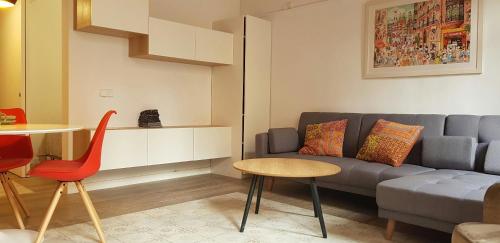 S4.Mercat Sant Antoni - Central Location. Metro L2