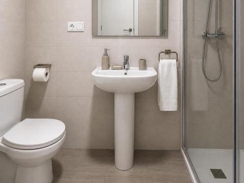 a bathroom with a sink and a toilet and a shower at Hospedium GL Linarejos Suites Parking Gratis in Linares