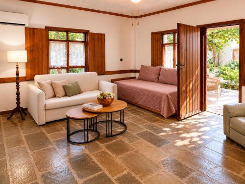 YaSou Loutraki - Spacious Residence near the Sea