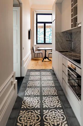 18th Century Italia Suite with Historic Charm & Modern Luxury in Central Porto 2N