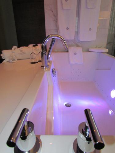 Un baño de Hôtel des Coutellier