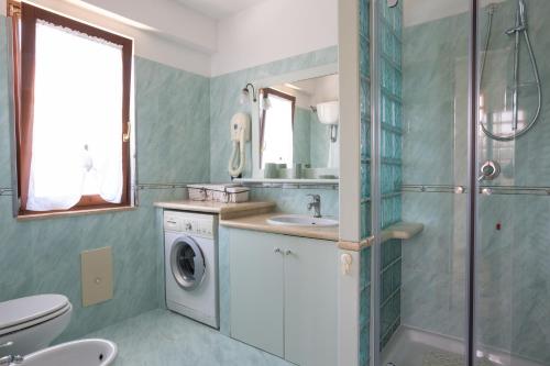 a bathroom with a washing machine and a sink at Villa Giglio Marino in Paestum