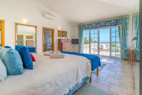 Quinta do Verao 6BR Villa Sea Views Salt Pool & 12 Person Jacuzzi Lagos