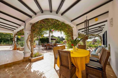Quinta do Verao 6BR Villa Sea Views Salt Pool & 12 Person Jacuzzi Lagos