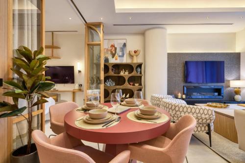 Snob Suite