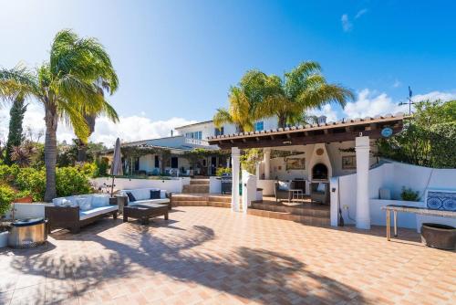 Quinta do Verao 6BR Villa Sea Views Salt Pool & 12 Person Jacuzzi Lagos