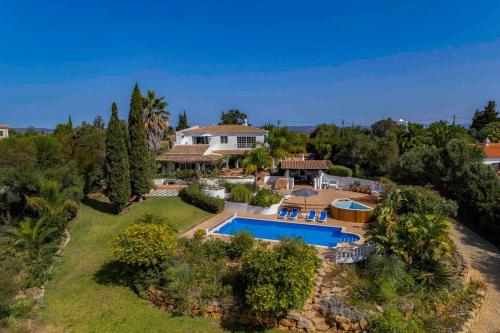 Quinta do Verao 6BR Villa Sea Views Salt Pool & 12 Person Jacuzzi Lagos