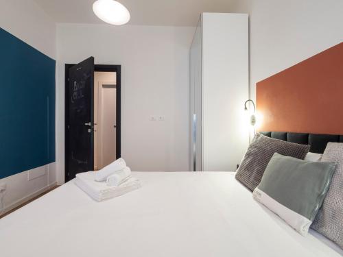 Xenia Milan - Three-room apartment in Via Laurana 5