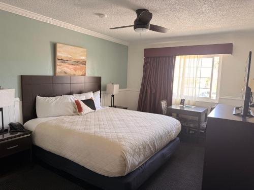a hotel room with a bed and a window at Morro Crest Inn in Morro Bay