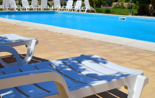 a blue and white bench next to a swimming pool at Il Giardino Del Sole in Agnone Bagni