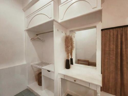 a dressing room with a mirror and a fireplace at Nirvana By the Sea in Ban Madua Wan