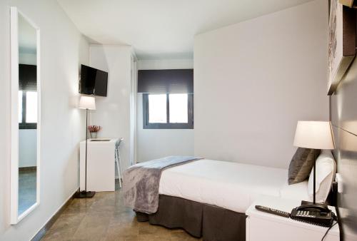 Ένα ή περισσότερα κρεβάτια σε δωμάτιο στο HOTEL SANT PERE ll HSPII