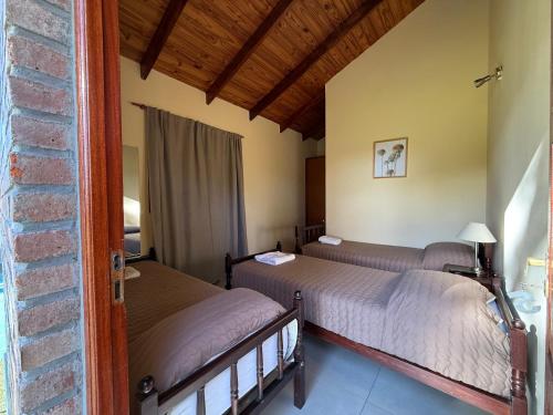 a room with two beds and a brick wall at Complejo Foecyt Santa Fe in Colastiné
