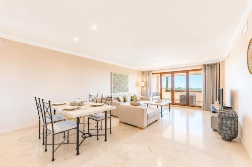 Sea view apartment El Paraiso Estepona