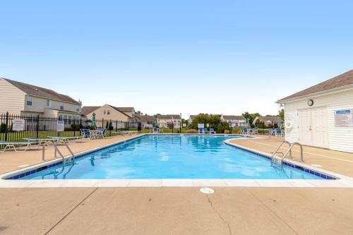 a swimming pool at a apartment complex at Wedgefield -- 1 Wedgefield in Ocean View