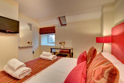 a bedroom with a large bed with white towels at 2 Bed in Belford oc-gd1023 in Warenford