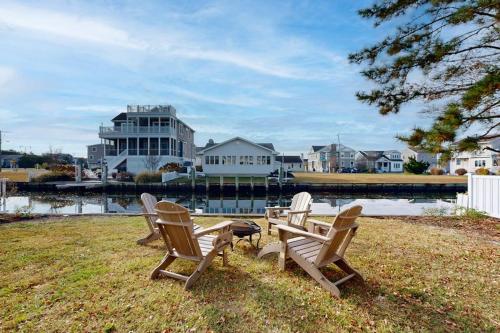 a group of chairs and a table in the grass at South Bethany --- 106 Brandywine Drive in Bethany Beach
