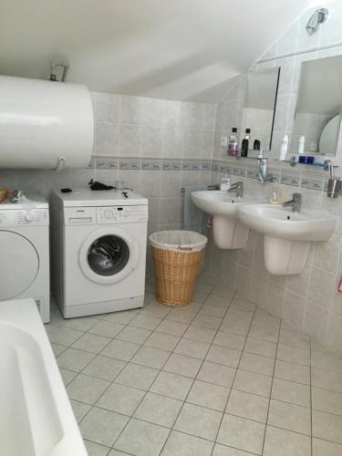 Bilik mandi di Villapark apartments 201, Lipno