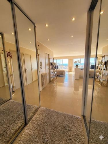 Cannes Magnifique Vue Mer, 2 Chambres, Grande Terrasse et Parking photo 32