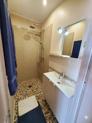 Cannes Magnifique Vue Mer, 2 Chambres, Grande Terrasse et Parking photo 14