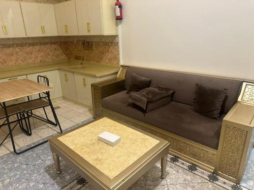 a living room with a couch and a table at شاطئ الأحلام الحديث للشقق المخدومة in Taif