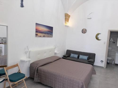 a bedroom with a bed and a chair at Monolocale Central Station in Brindisi