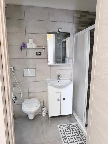 a bathroom with a sink and a toilet at Monolocale Central Station in Brindisi