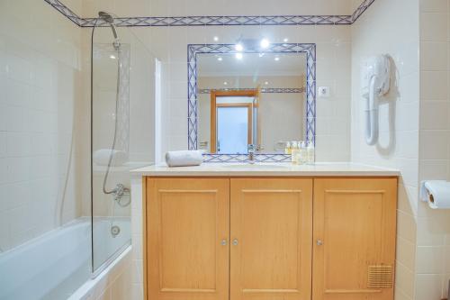 Lovely 2BD Apart 500m Beach AC Wi-Fi Pool Balcony