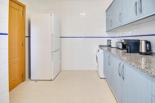 Lovely 2BD Apart 500m Beach AC Wi-Fi Pool Balcony