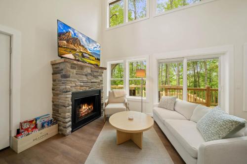 a living room with a couch and a fireplace at Appalachian Cottage in Blowing Rock
