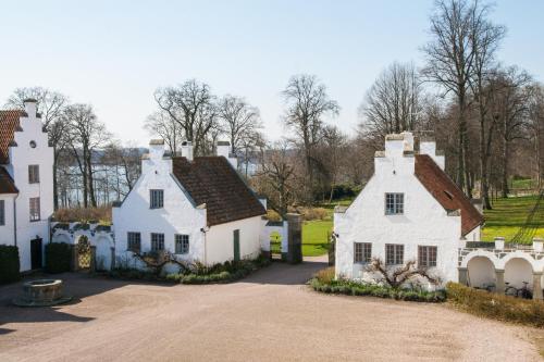 a group of white houses in a driveway at Guest apartment in the castle in Höör