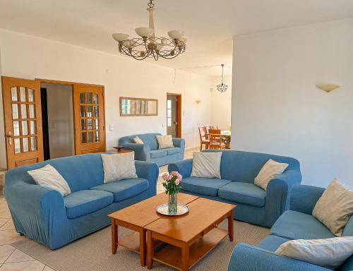 BnB Homes Villa Verde - pool, Marina view, BBQ, games room and garden