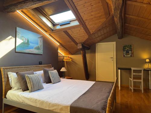 a bedroom with a large bed with a skylight at Il Torchio - Guest House Lago Maggiore in Dormelletto