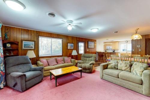 a living room with two couches and a table at Sea Del Estates - 38 Sugar Hill in Bethany Beach
