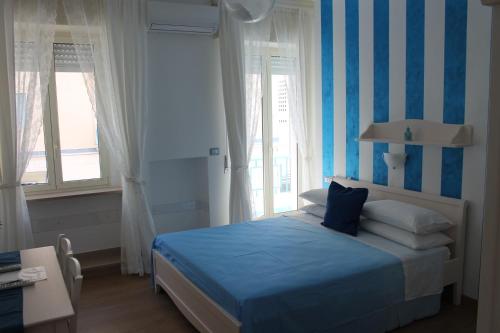 A bed or beds in a room at B&B Una Rotonda sul mare