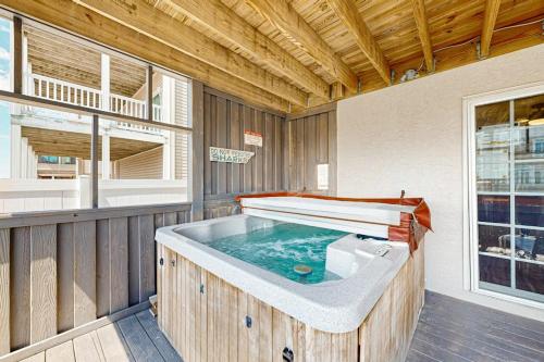 a large jacuzzi tub in a house at Edgewater Acres --- 39157 Garfield Ave in Selbyville
