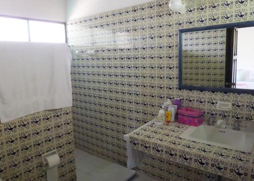 a bathroom with a sink and a mirror at BeachCasaDonPepe in Barra de Potosi