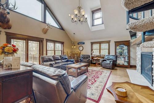 a living room filled with furniture and a chandelier at Grand Tomahawk Lodge in Tomahawk