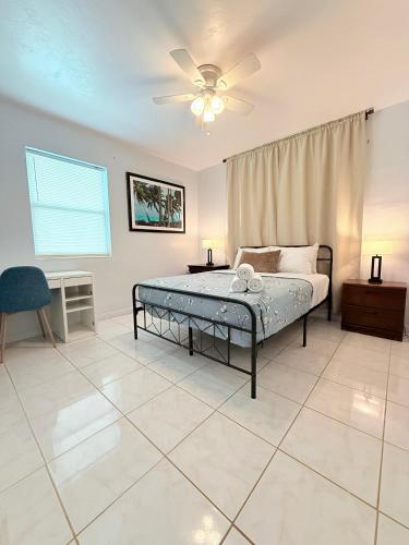 a bedroom with a bed and a ceiling fan at Las Palmas in Biscayne Seaplane Base