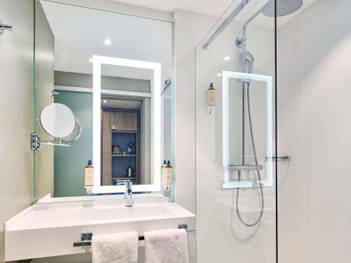a bathroom with a sink and a shower at Mercure Tour Eiffel Grenelle in Paris